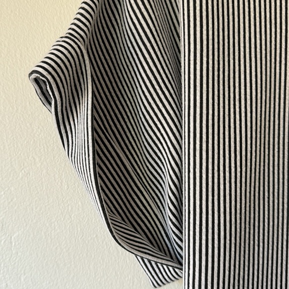 Express black and white blouse - Picture 4 of 5